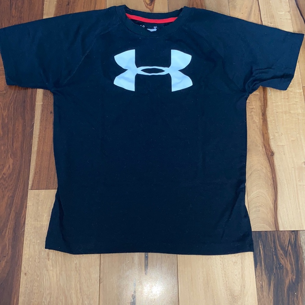 LIKE NEW ~ UNDER ARMOUR HEAT GEAR TEE ~ BOYS SIZE 7